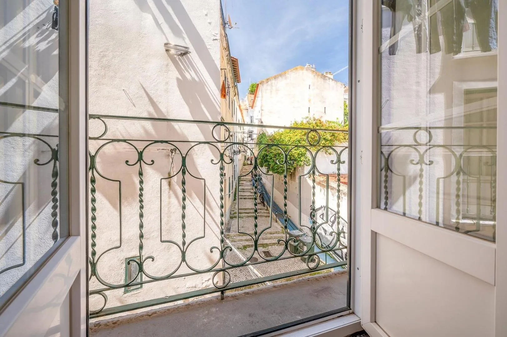 Guestready - Homely Base Near Castle 0*, Lisbon Portugal